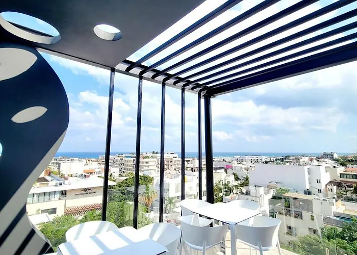 In Style, Upscale In A Prime Location Apartment