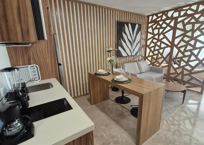 Apartment In Style, Upscale In A Prime Location *
