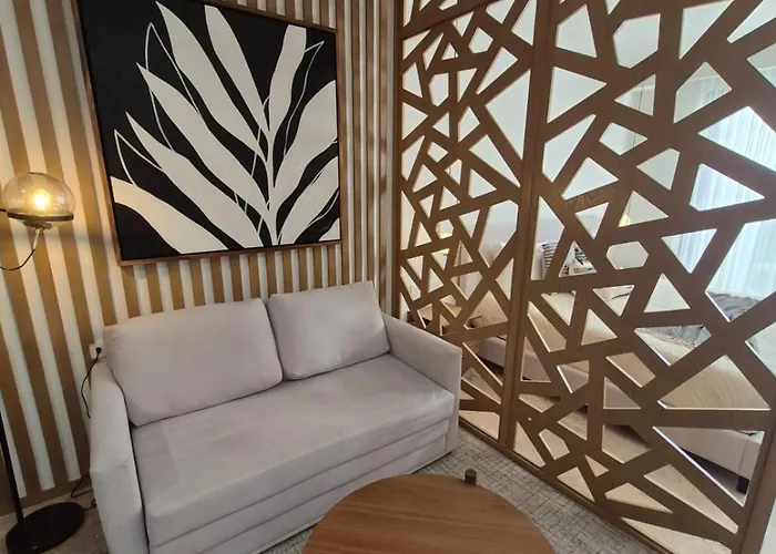 Apartment In Style, Upscale In A Prime Location
